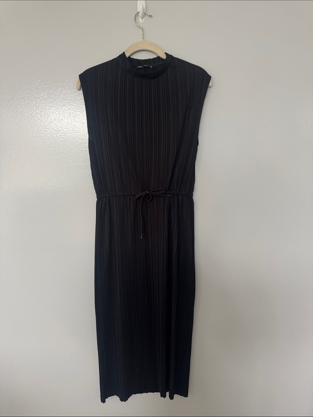 Zara Women's Black Sleeveless Pleated Midi Dress with Tie Waist Size M